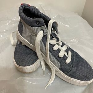 Women’s Toms ankle sneakers size 6